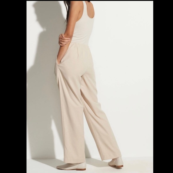 Vince Cream Colored Flannel Pull On Pants Pleats Wide Leg - Picture 2 of 5